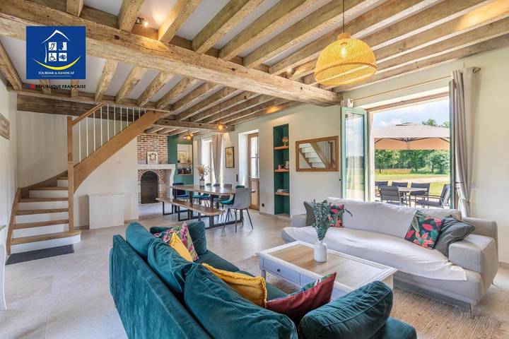 Location de vacances pour 14 personnes, avec Terrasse ainsi que Jardin et Vue à Chémery