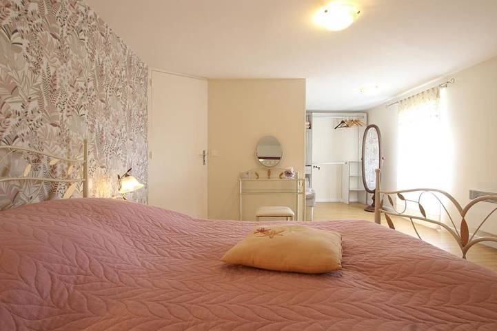 Gîte pour 6 personnes, avec Terrasse et Jardin à Isigny-le-Buat - 3