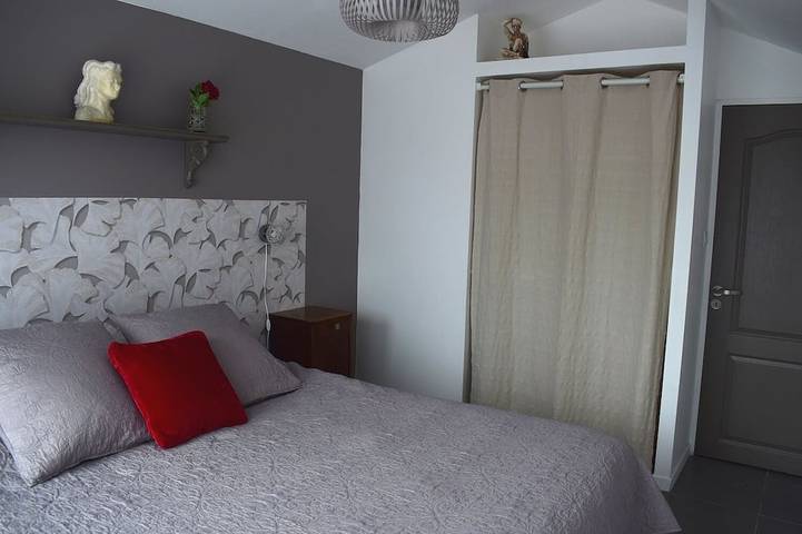 Location de vacances pour 4 personnes, avec jardin ainsi que jacuzzi et piscine à Saint-Victor-la-Coste - 3