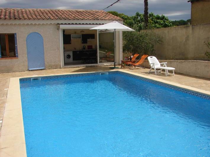 Maison de vacances pour 2 personnes, avec Terrasse ainsi que Jardin et Piscine