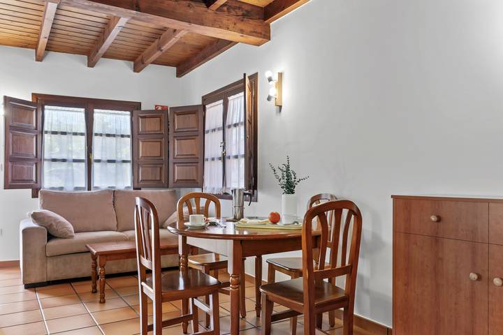 Apartamento entero, Apartamento 'Cruz' con terraza privada y Wi-Fi in Bustio, Ribadedeva