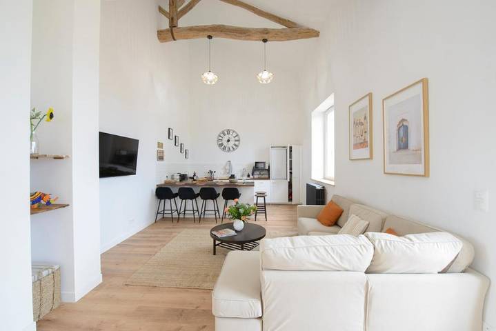 Location de vacances pour 6 personnes, avec Terrasse ainsi que Piscine et Vue à Saint-Séverin