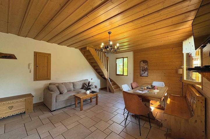 Location de vacances pour 6 personnes, avec jacuzzi et piscine ainsi que sauna et jardin à Taninges