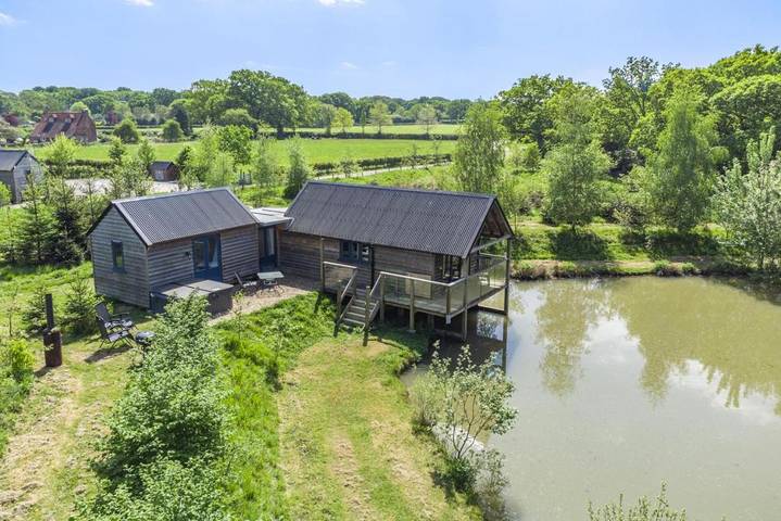 Holiday rental for 2 people, with hot tub and garden in Biddenden