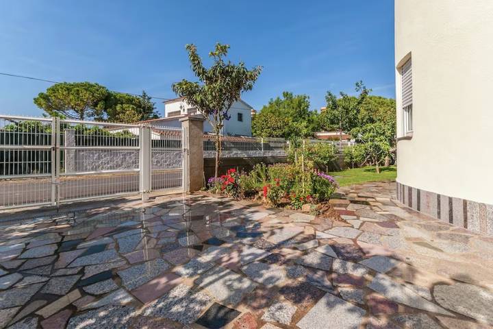 Tranquila villa espaciosa con piscina en Sant Pere Pescador. in San Pedro Pescador, Alt Empordà