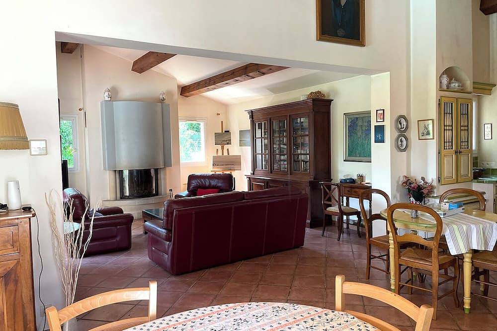 Villa Massada in Saint-Maximin-la-Sainte-Baume, Brignoles region