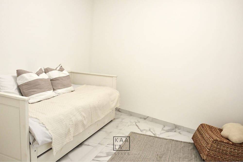 Entire apartment, Riverside apt | 2 bdr |Disney + Paris | Parking | Balcony in Lognes, Seine-et-Marne