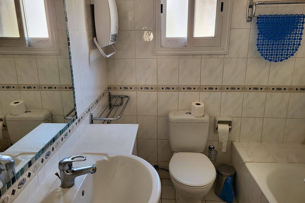 Entire apartment, Award-winning 3-bed apartment near beach and all facilities in Paphos, South Cyprus