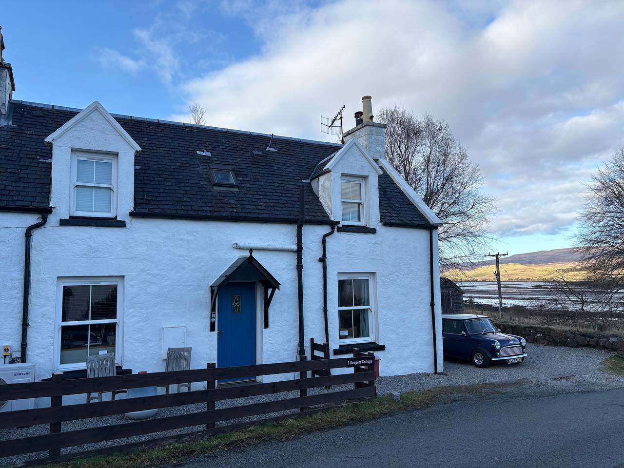 1 Keepers Cottage, Skeabost Bridge, Isle Of Skye in Highlands