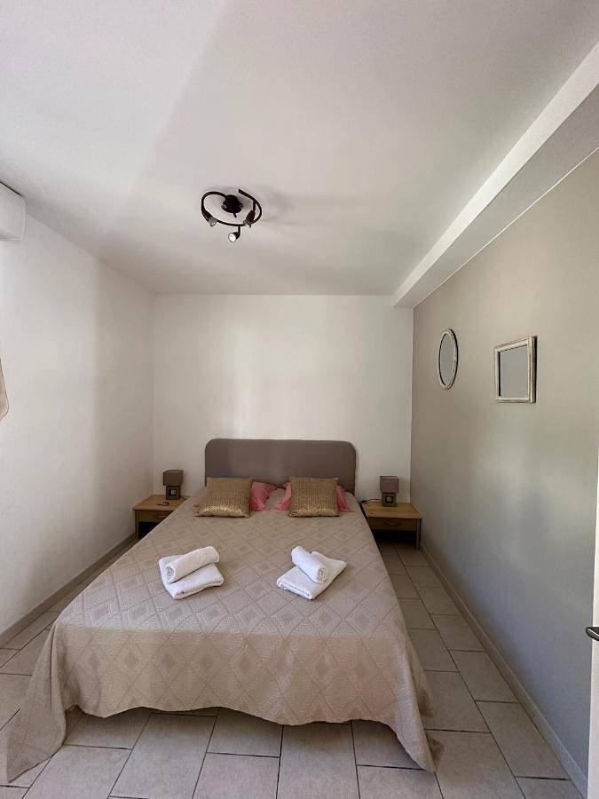 Villa pour 8 personnes, avec jacuzzi ainsi que jardin et piscine, adapté aux familles à Calvi - 2