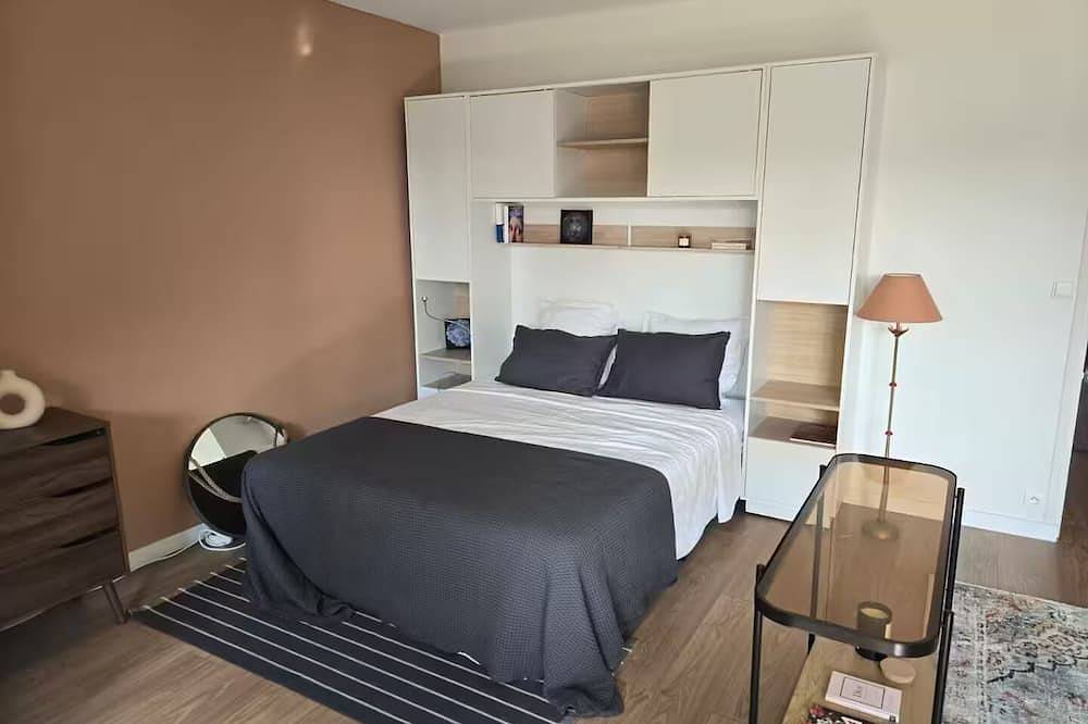 Apartamento entero, Large fully equipped studio with terrace in Rueil-Malmaison, Altos del Sena