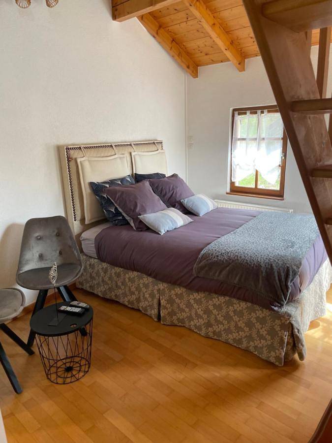 Gîte pour 3 personnes, avec vue et piscine ainsi que jardin et terrasse à Mélisey - 4