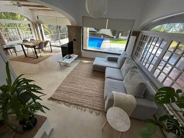 Location de vacances pour 6 personnes, avec piscine ainsi que jardin et vue à Cabrils