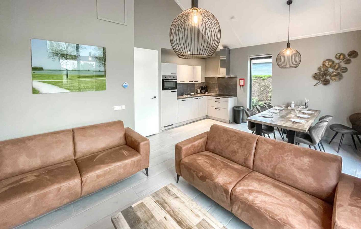 Modern 6-person chalet with enclosed garden on the waterfront on a holiday park in IJsselmeer