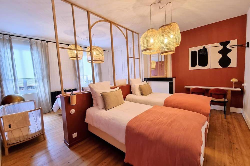 Grande Maison Bourgeoise avec Cour Privative, 5 Chambres, Wifi, Proche Commerces et Nature in Abscon, Région de Valenciennes