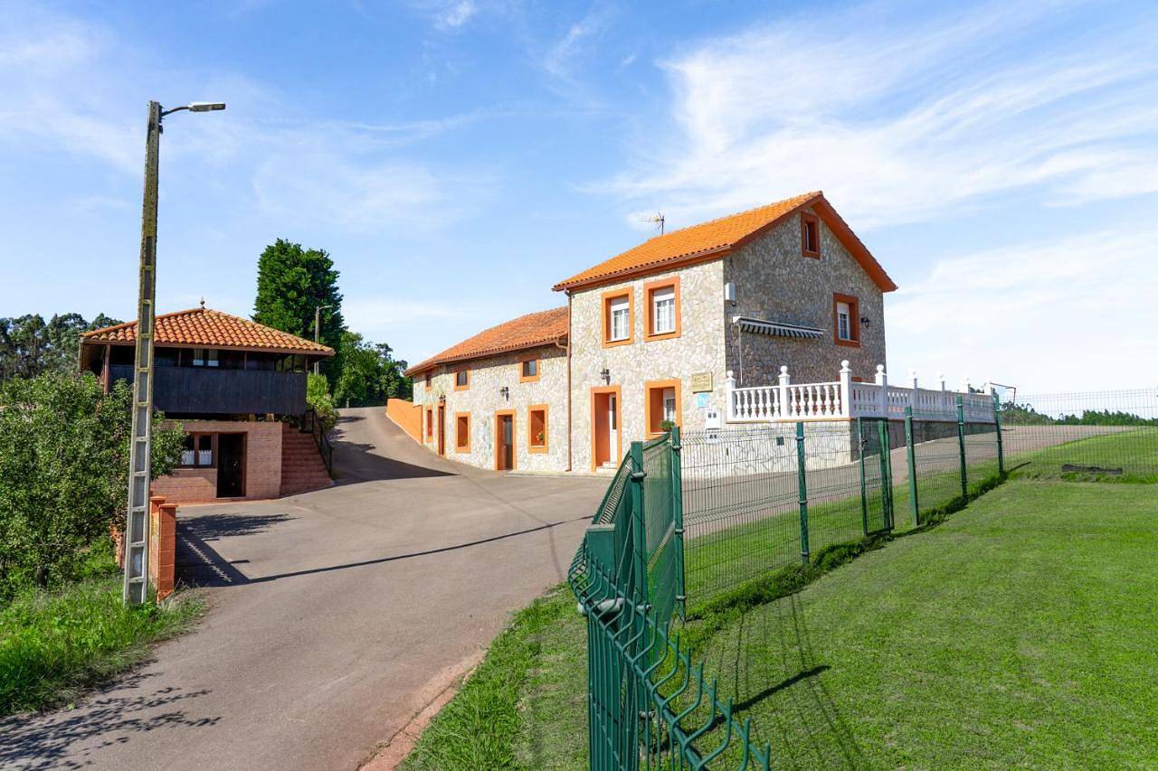 Casa Monterriundo I y Apartamento Monterriundo Ii in Carreño, Costa Verde