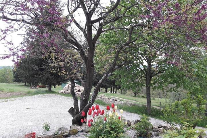 Location de vacances pour 5 personnes, avec piscine ainsi que vue et jardin à Vernoux-en-Vivarais - 4