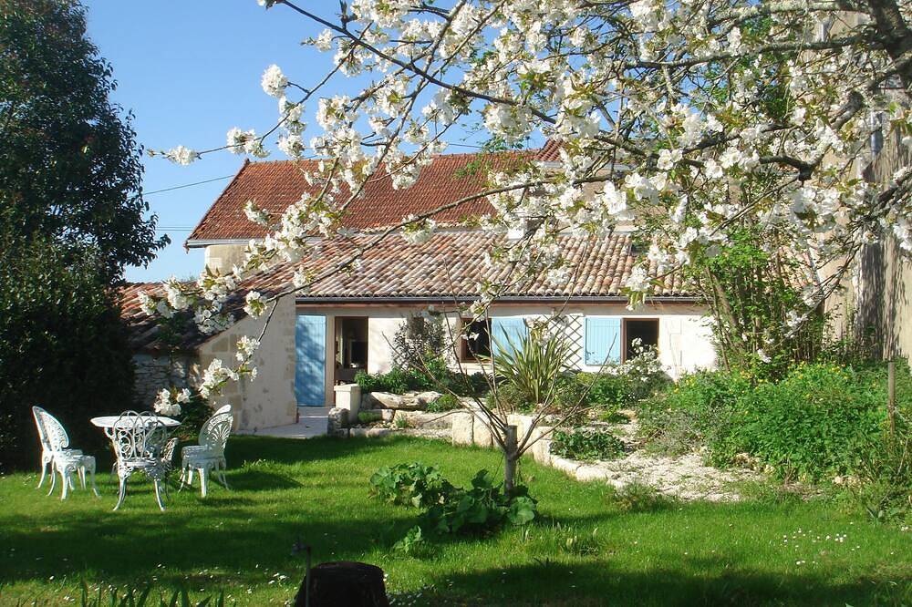 Gîte *** 4 pers avec jardin privatif dans village saintongeais  estuaire à 5 km in Saint-Fort-sur-Gironde, Région de Jonzac
