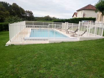 Gîte pour 6 personnes, avec piscine ainsi que terrasse et jardin à Eyzerac