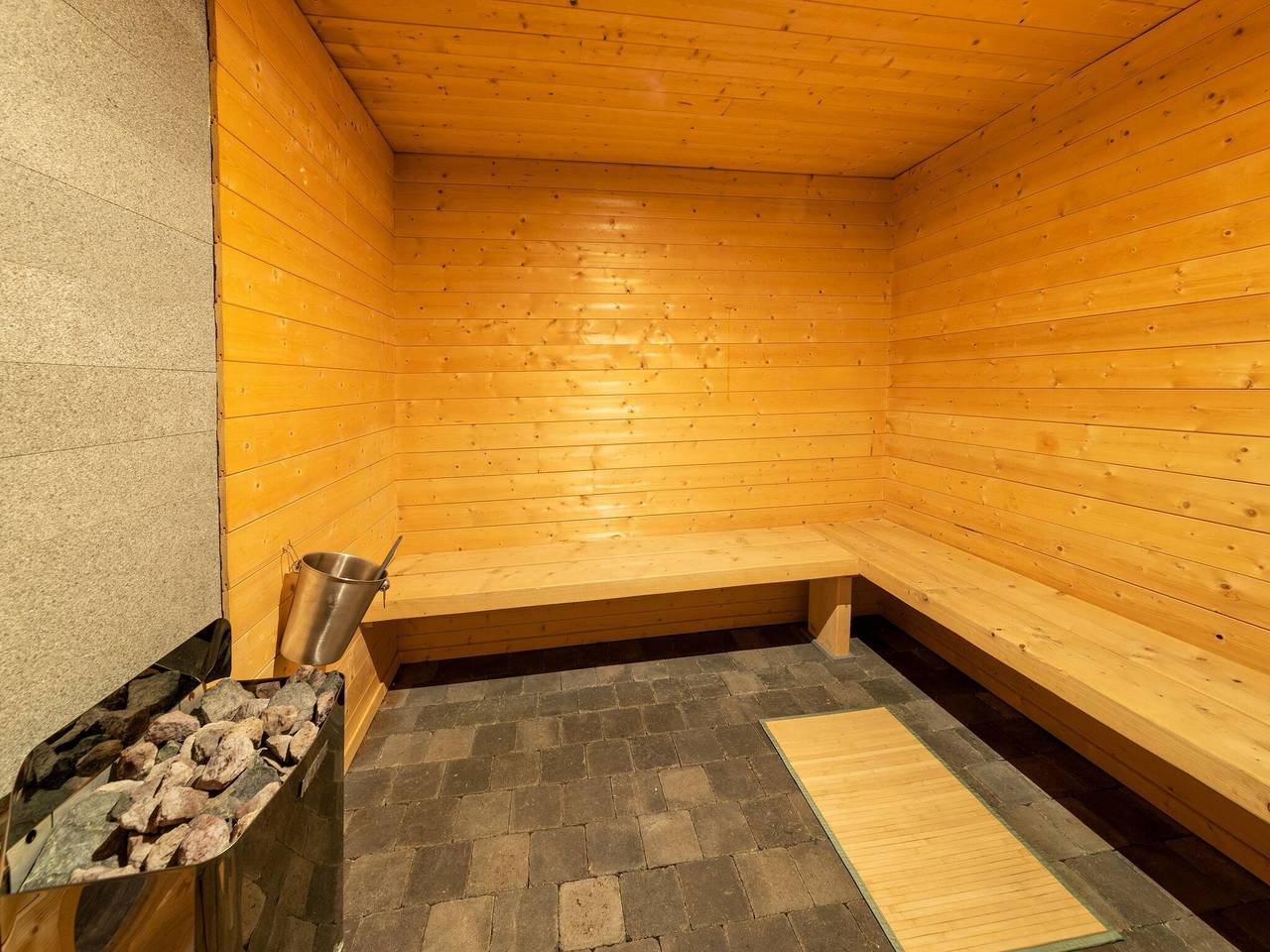 Herenhuis met zwembad en bar in Büllingen, Natuurgebied Hautes Fagnes