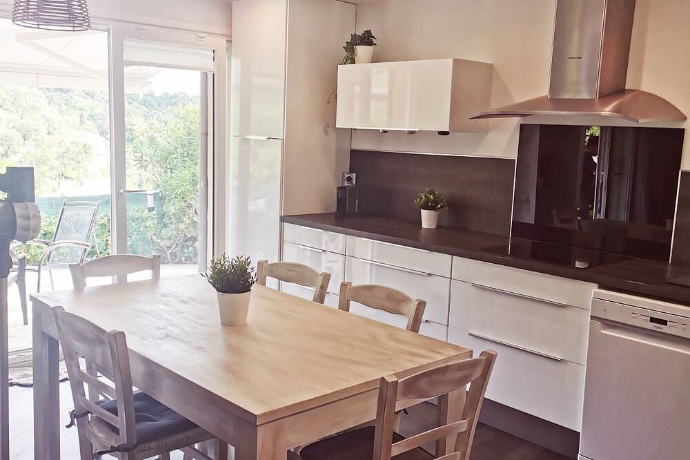 3-room apartment of 80 m2 in a villa with 70 m2 of terrace / garden + jacuzzi in Menton, Nizza und Umgebung