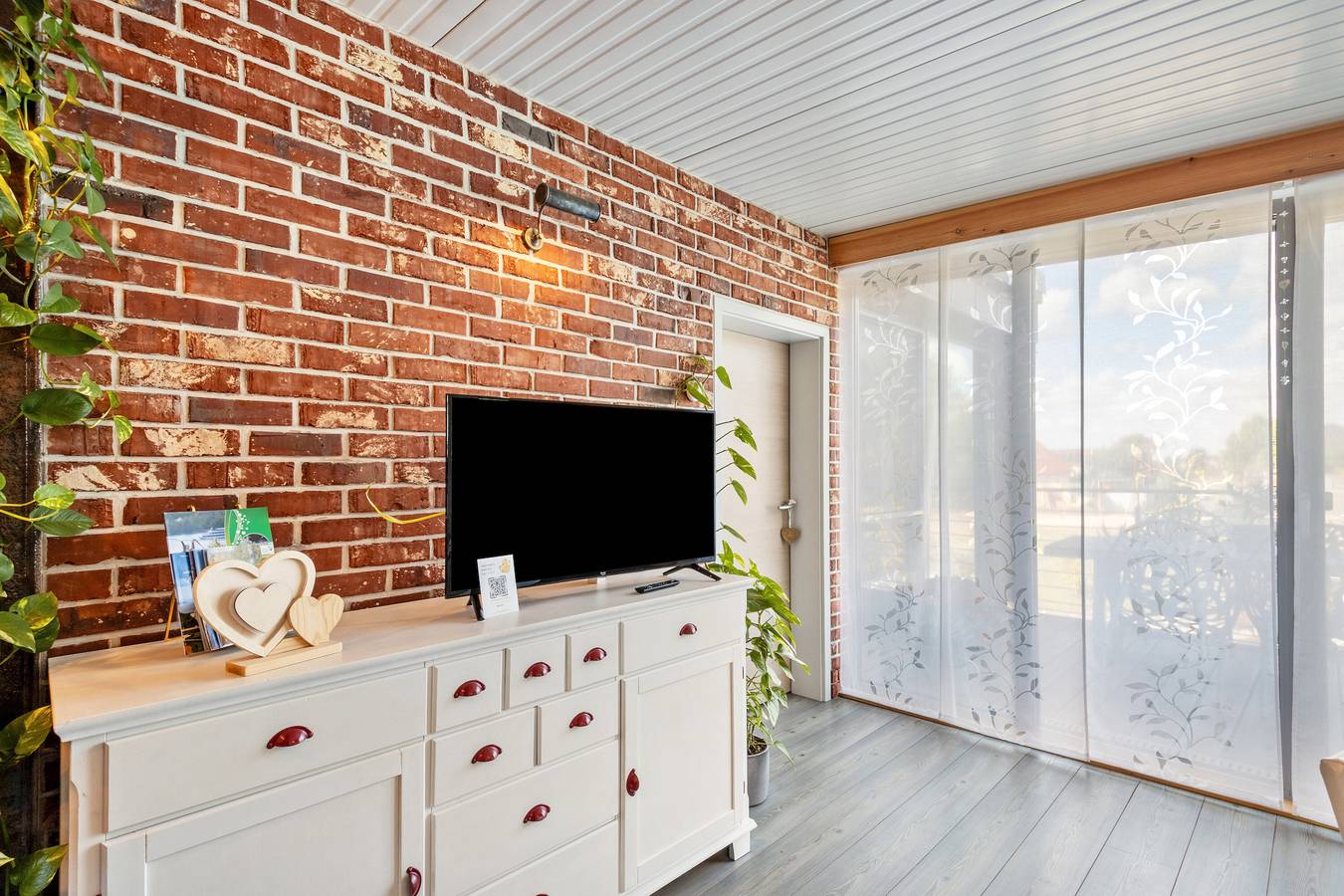 Entire apartment, Your Feel-Good Place Abendgold — Perfect for Families, Large Terrace & Close to the Lake with Free Parking in Großpösna, Neuseenland