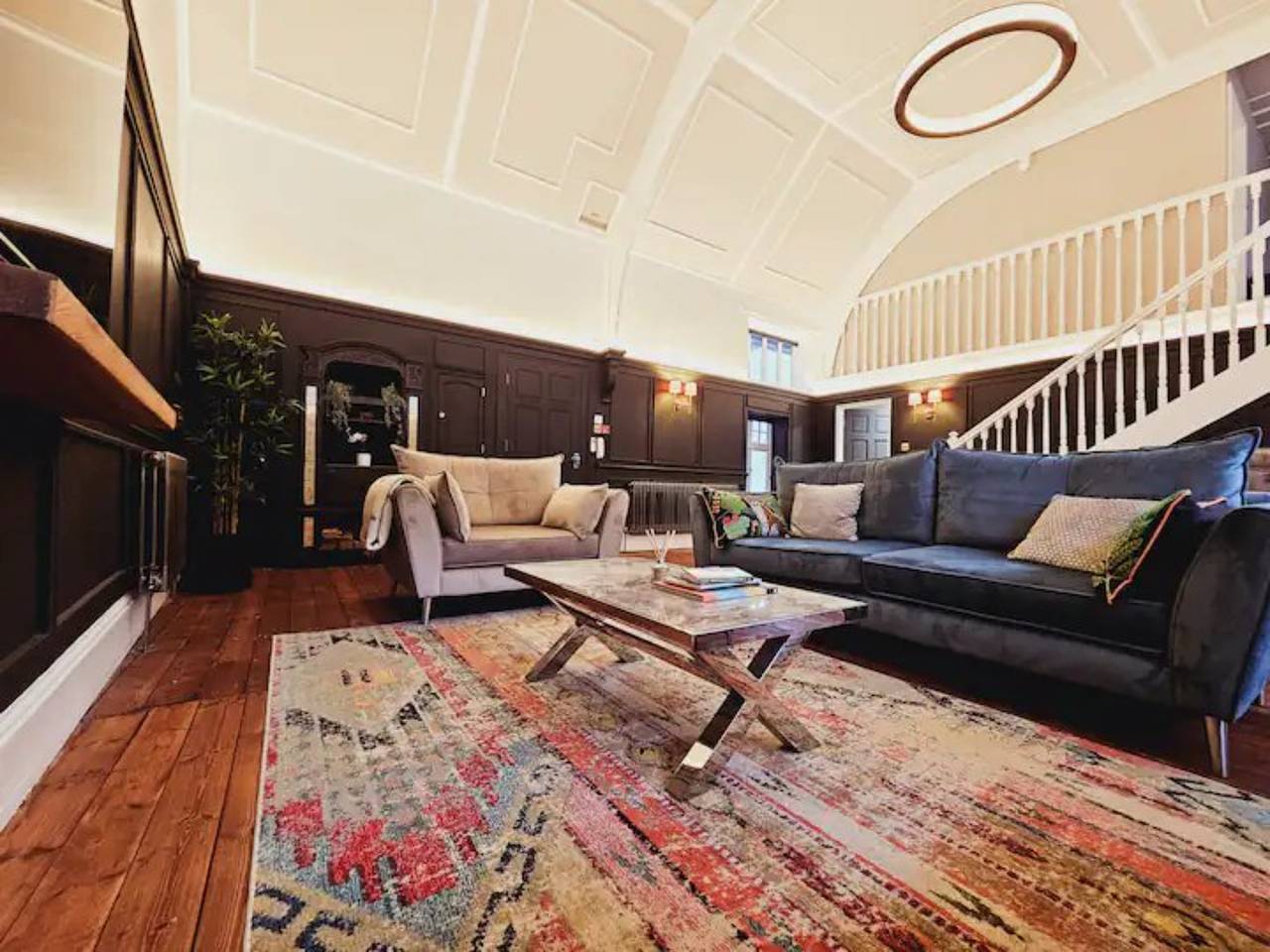 Entire apartment, Unique town centre apartment with vaulted ceiling - Pass the Keys in Shrewsbury, Shropshire