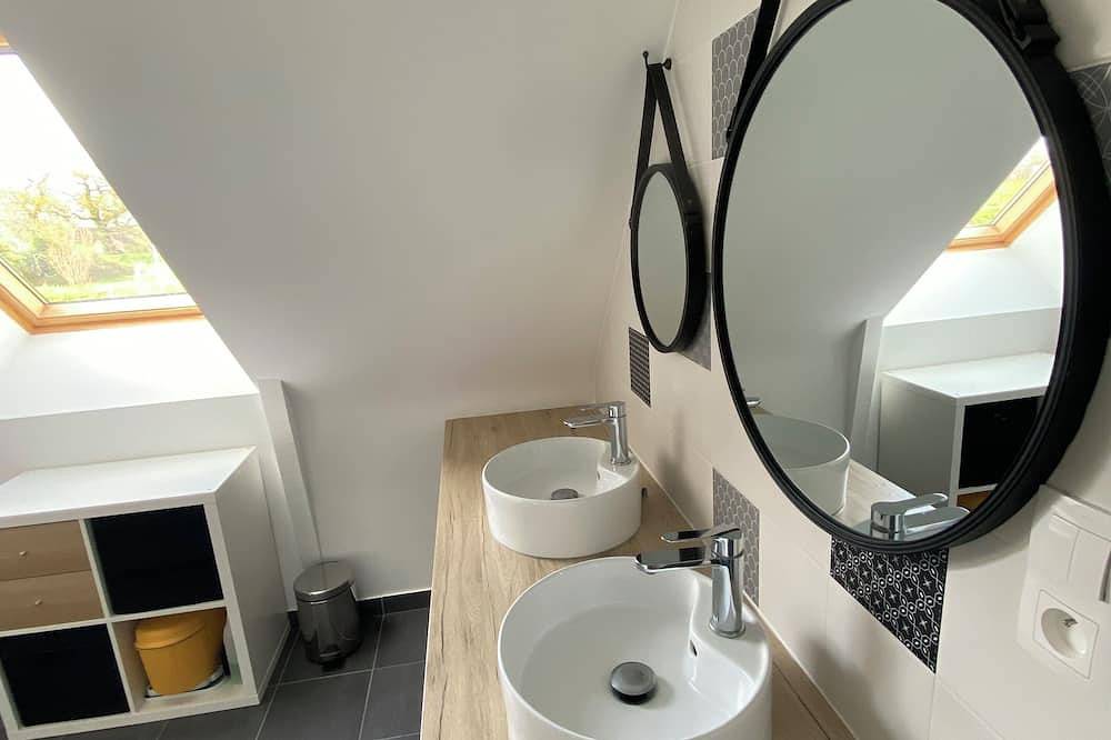 Maison Avec Piscine et Jacuzzi in Taden, Dinan und Umgebung