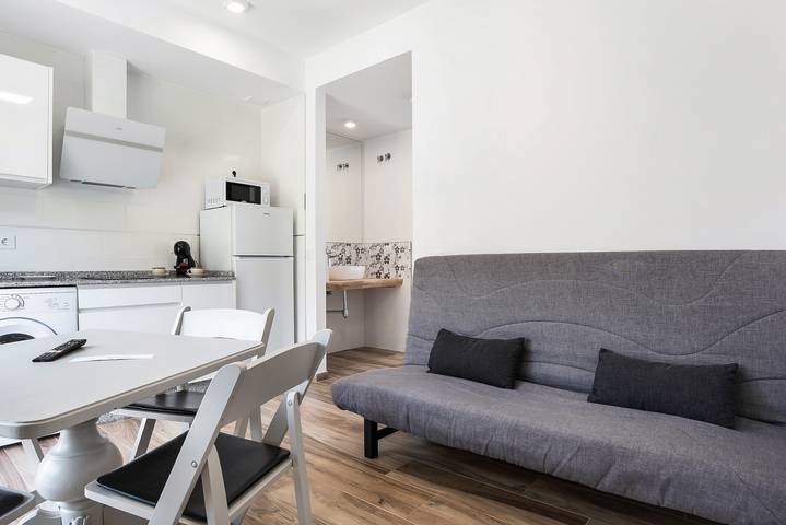 Entire apartment, Apartment 'Casa de 10 - 3A' with Mountain View, Shared Pool & Wi-Fi in Vejer de la Frontera, Costa de la Luz
