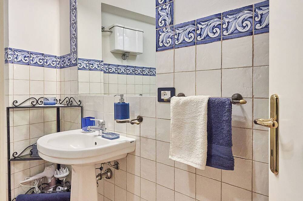 Entire apartment, Vicolo Nobile - Romantic Heart of Montepulciano in Montepulciano, Siena Province