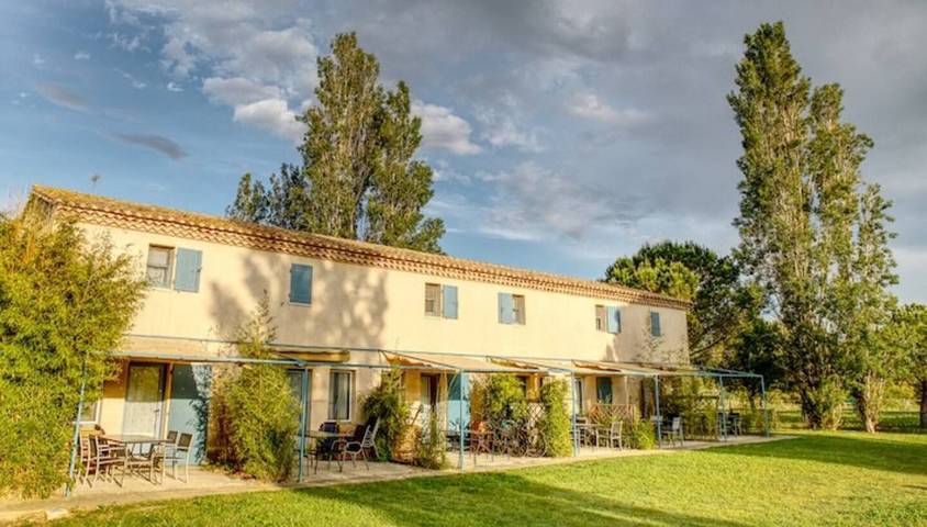 Location de vacances pour 4 personnes, avec vue ainsi que jardin et piscine à Saint-Laurent-d'Aigouze - 2