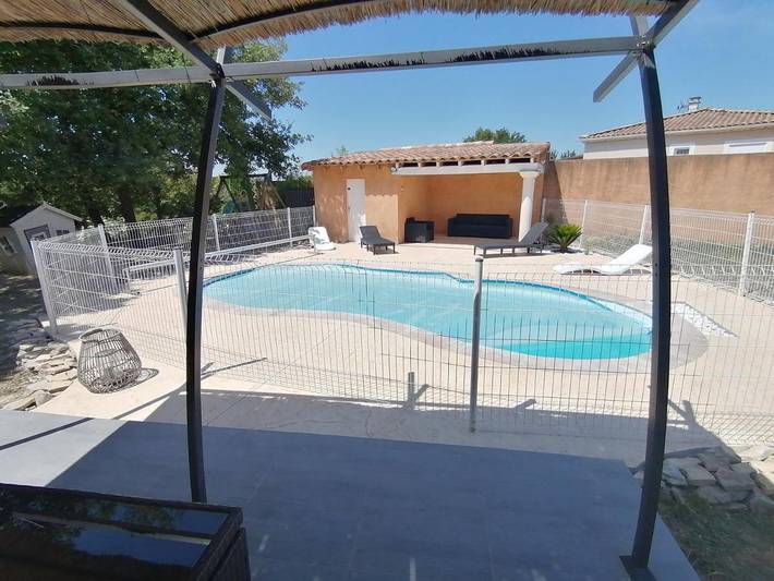 Location de vacances pour 6 personnes, avec Terrasse et Piscine à Saint-Jean-de-Serres