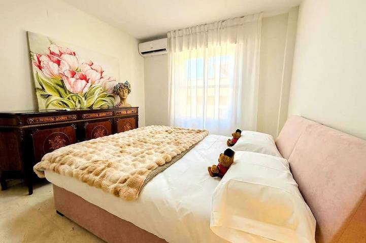 Ganze Wohnung, Spacious Apartment for 6 with Private Parking Near Granada in La Zubia, Granada Provinz
