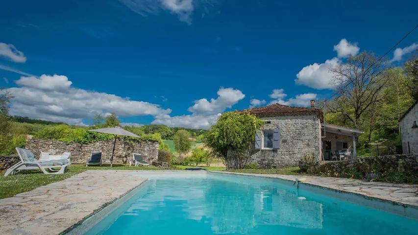 Location de vacances pour 5 personnes, avec piscine et jardin à Castelnau-Montratier