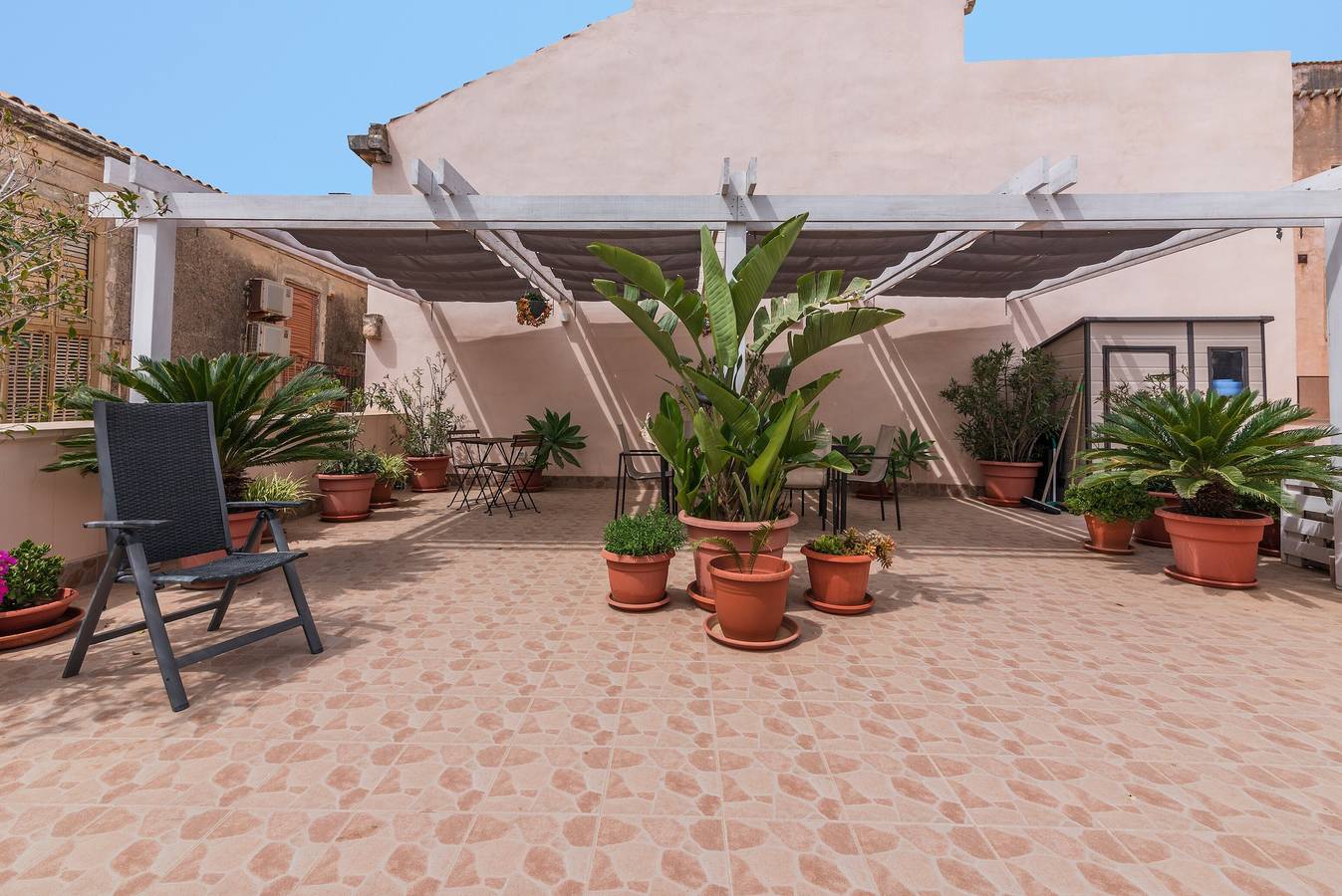 Ganze Wohnung, Ferienwohnung 'Sagola' in der Nähe dem Strand mit Terrasse & Wlan in Spiaggetta di Cala Rossa, Syrakus