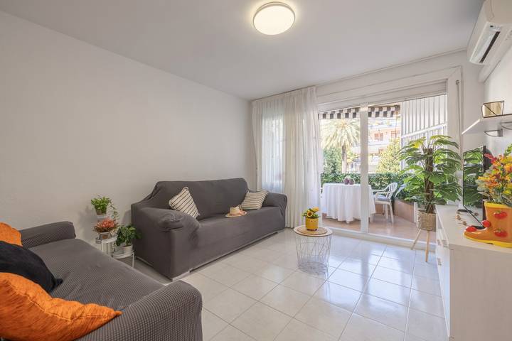 Holiday rental for 4 people, with balcony and garden in Salou