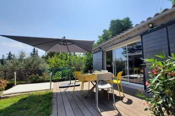 Gîte pour 5 personnes, avec piscine et jacuzzi ainsi que jardin et terrasse à Cros