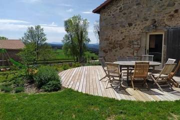Gîte pour 9 personnes, avec jardin, animaux acceptés à Riotord