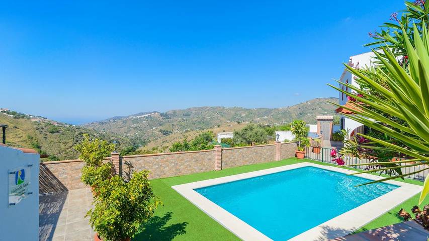 Vakantiehuis voor 5 personen, met Balkon/Terras en Zwembad in Cómpeta