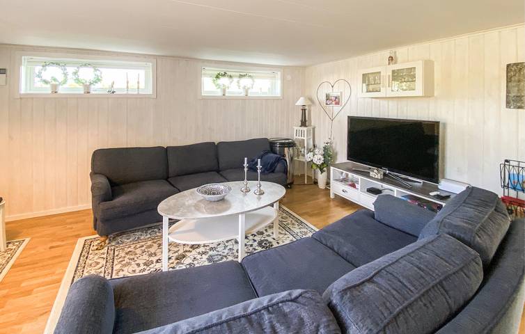 Hus för 5 Personer med trädgård in Färjestaden, Öland