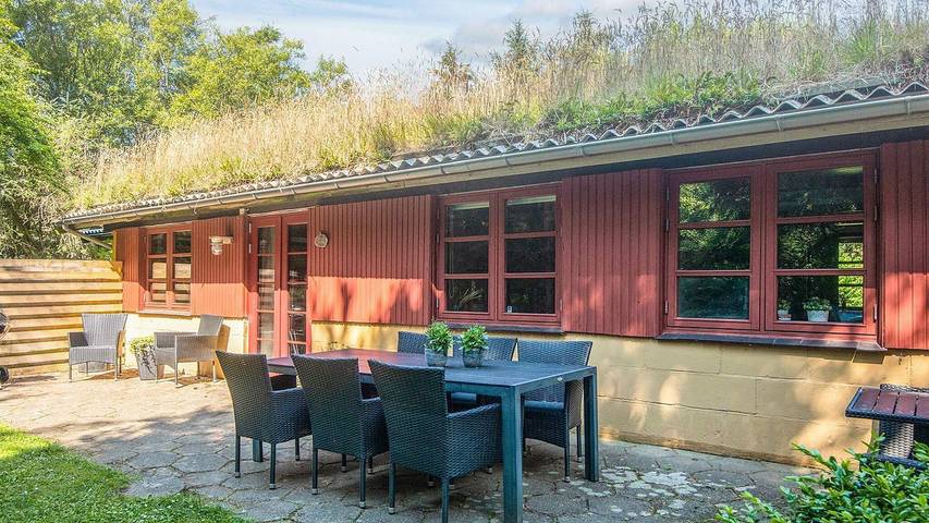 Ferieudlejning for 7 personer, med terrasse i Hune