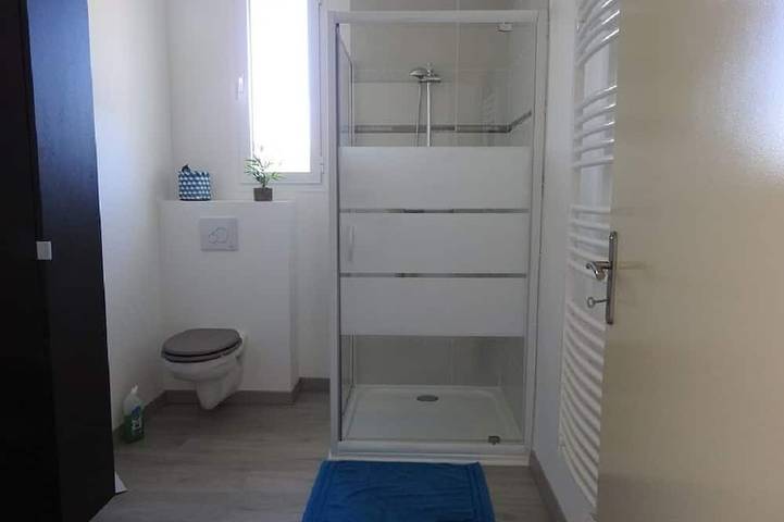 Appartement entier, Appartement situé au premier étage d'une petite résidence en comportant quatre in Jonzac, Région de Jonzac