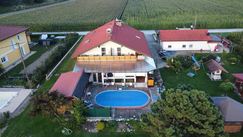 Ferienwohnung für 3 Personen, mit Garten und Pool sowie Ausblick - 1