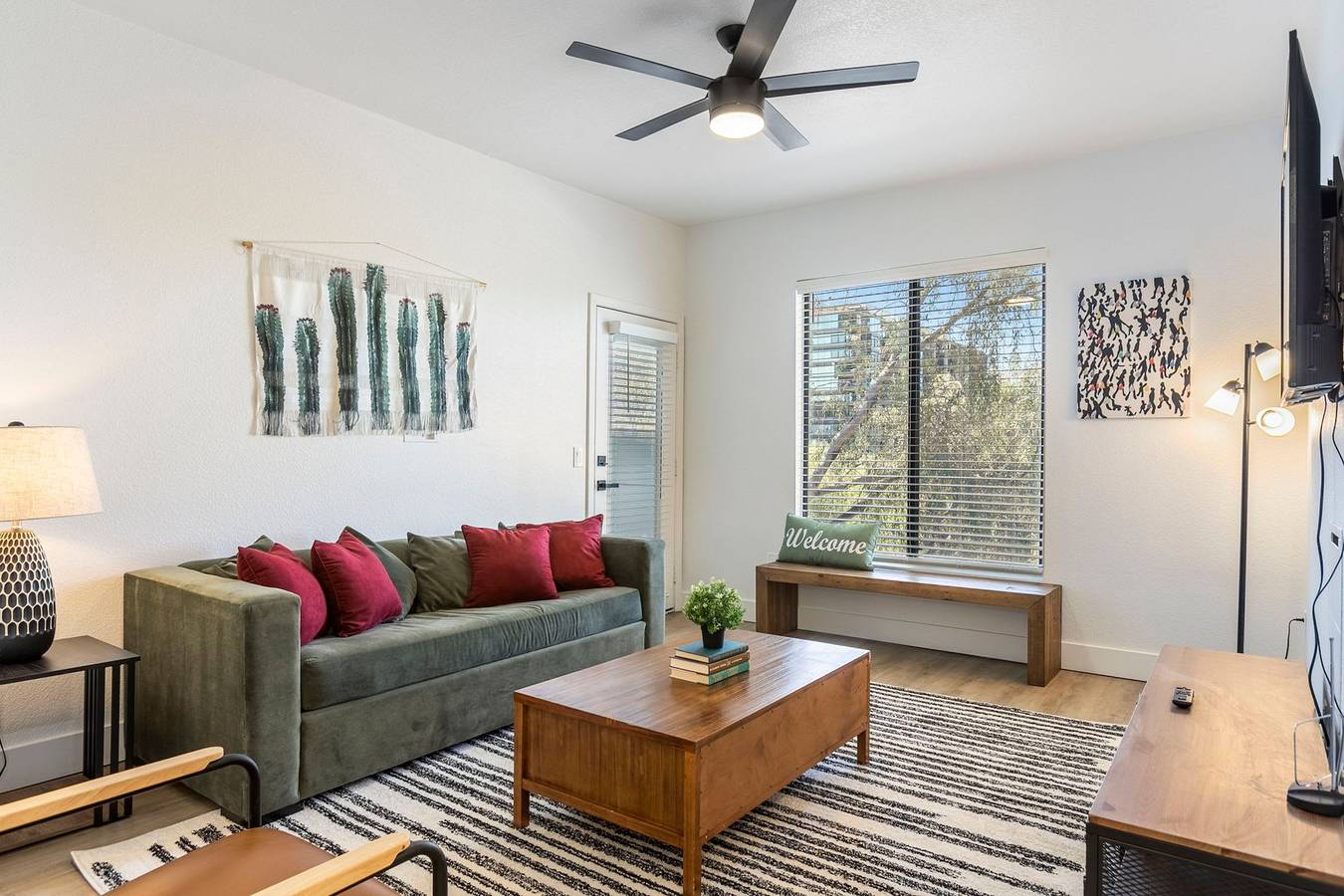 Entire apartment, Cozysuites 1Br 1Ba at Kierland Commons with pool in Phoenix, Maricopa County