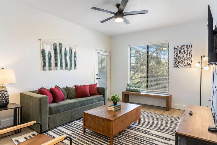 Apartment for 2 people, with terrace and pool as well as yard, with pets in Phoenix