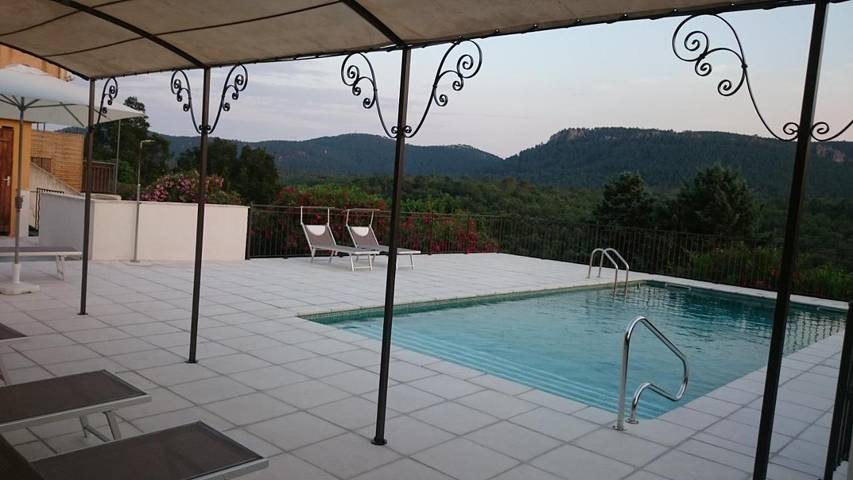 Hôtel pour 2 personnes, avec terrasse et piscine, animaux acceptés à Bagnols-en-Forêt - 3