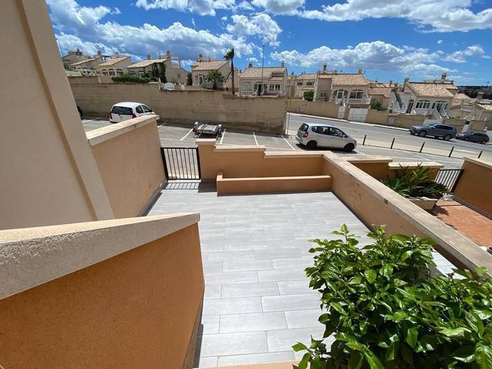 Ferienhaus für 4 Personen, mit Balkon und Terrasse sowie Garten und Pool in Torrevieja - 2