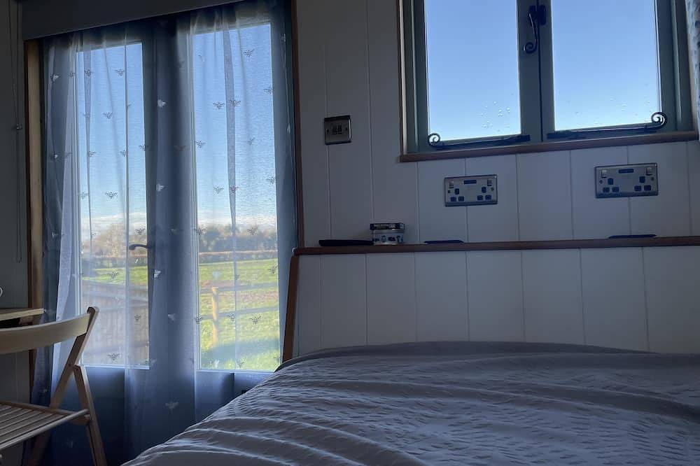 'Get Cosy' at The Hut on a working farm by the South Coast in Hayling Island, Havant