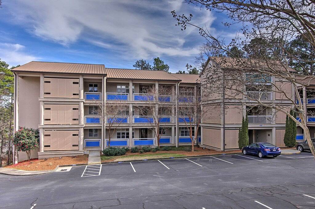 Ganze Wohnung, Neu-Lake Keowee Condo mit Balkon und Resort-Annehmlichkeiten in Lake Keowee