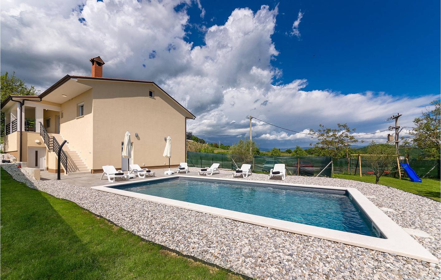 Geräumige 2-Zimmer-Wohnung mit Pool, WLAN und Parkplatz in Buzet, Zentralistrien